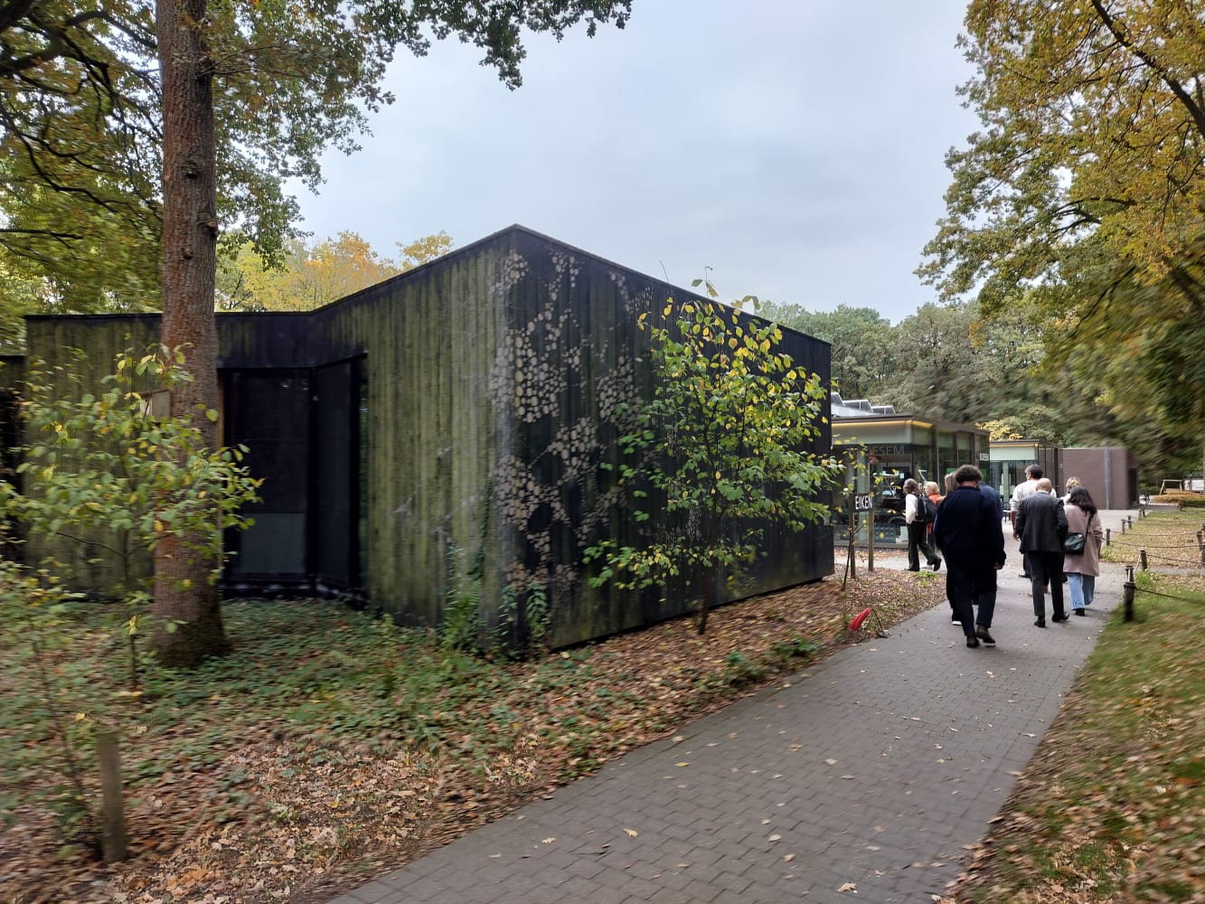 Foto van mensen op een plaatsbezoek