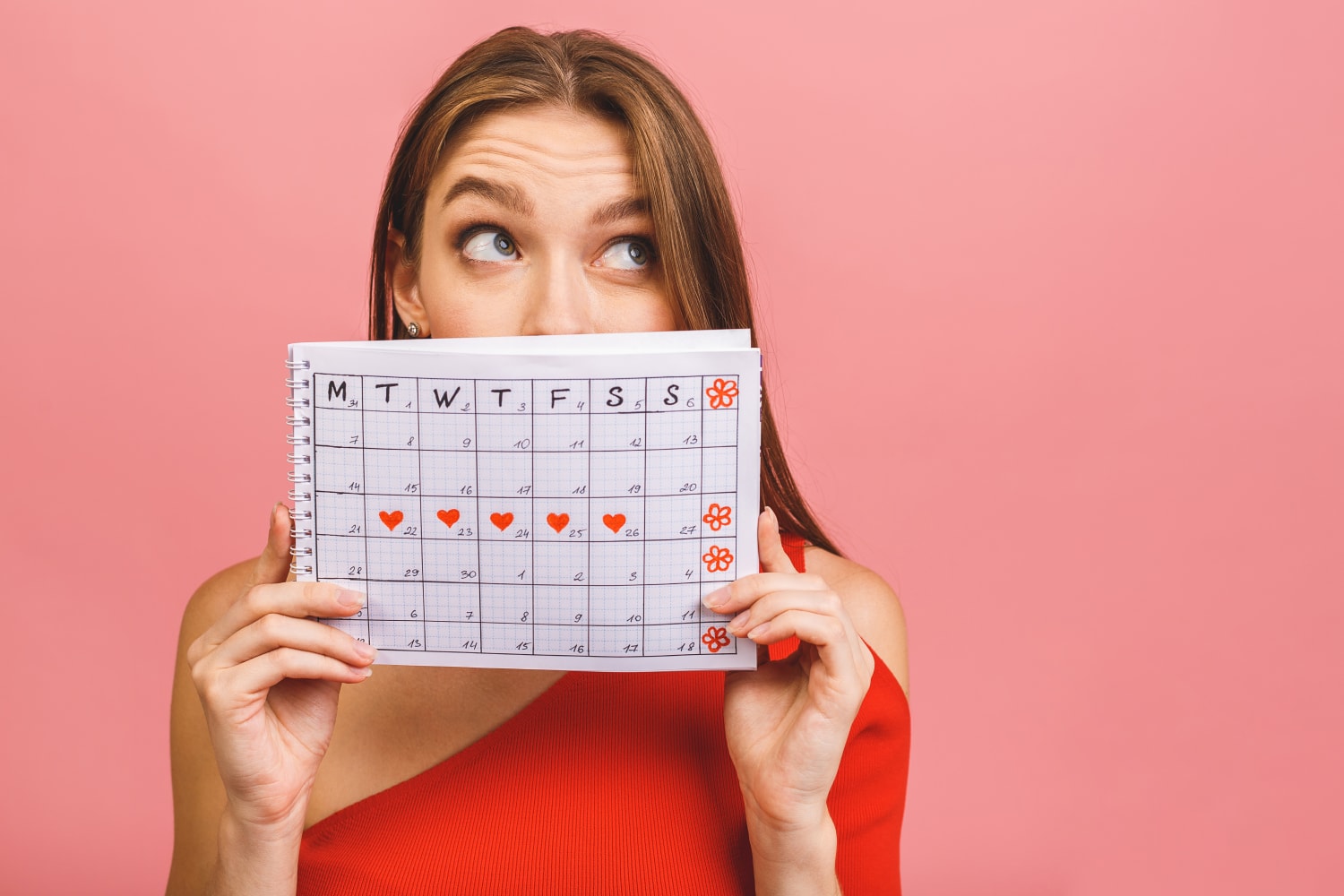 Vrouw met kalender en vruchtbare dagen