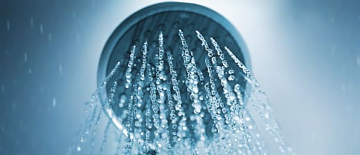 douchekop waar water uitkomt