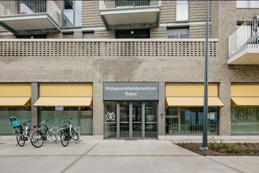 Wijkgezondheidscentrum Rabot in het hart van de Rabotwijk.