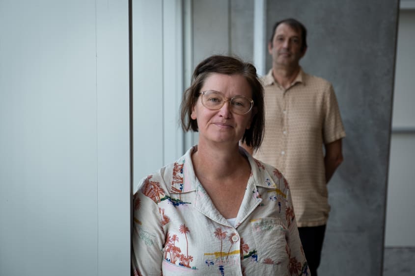 Foto van productverantwoordelijke Patricia Werbrouck met Freddy Carremans in de achtergrond