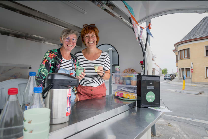 Delphine en Miek in de tettercamionette